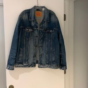 BRAND NEW LEVI STRAUSS DISTRESSED DENIM JACKET